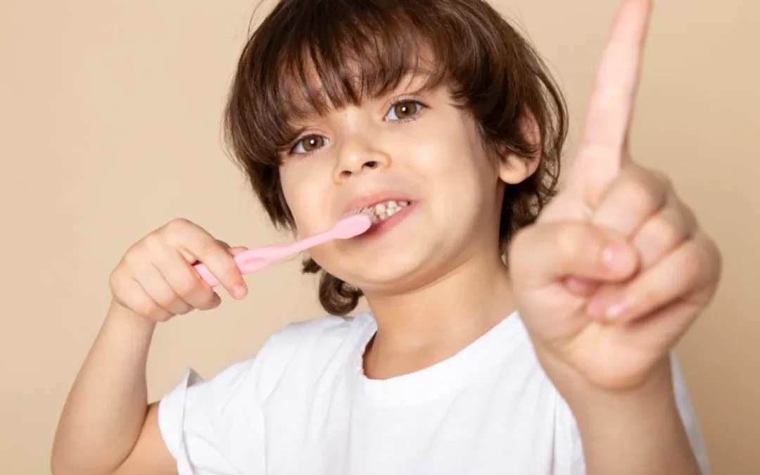 La importancia de enseñar una buena higiene dental a los niños